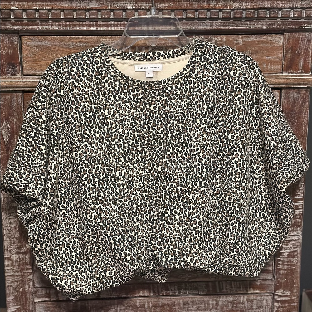 Grey Lab leopard print bubble crop top. Sz XS